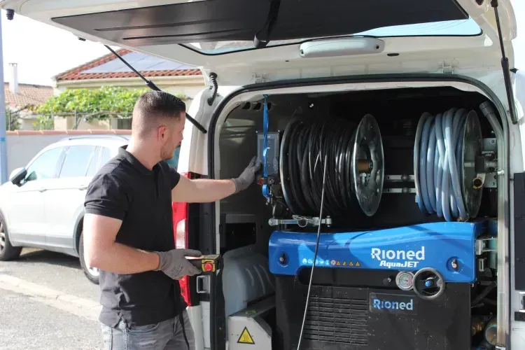 Déboucher vos canalisations avec une précision à Redessan